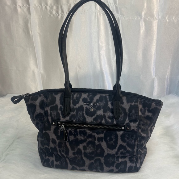 NWOT Michael Kors Kelsey Leopard Print Black and Gray Tote Bag with Leather Trim - Picture 1 of 12